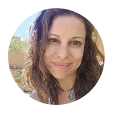 Claudia Olivos Author Profile Image